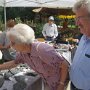 Marion und Peter L. am Stand des Fördervereins 